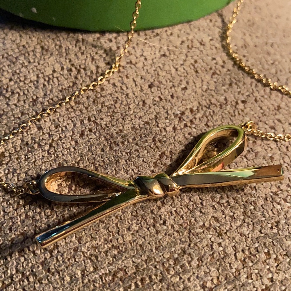 Kate Spade ♠️ Gold Bow Necklace. - Picture 8 of 9